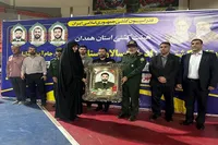 تجلیل از خانواده شهید «امین زیوری جمال» در مسابقات کشتی خردسالان همدان