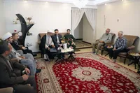 دیدار مسئولان گرمدره با خانواده شهیدان طالبی و کشاورز