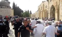 عشرات المستوطنين الصهاينة يدنسون الأقصى المبارك