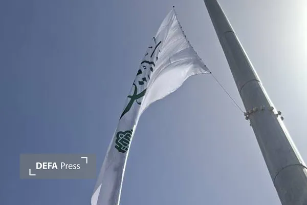 پرچم متبرک مولا علی در اسمان شیراز به اهتزاز در امد. پرچم متبرک مولا علی در اسمان شیراز به اهتزاز در امد.