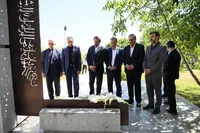  ادای احترام سخنگوی وزارت امور خارجه به مقام شهید گمنام در بدو ورود به همدان+ تصاویر