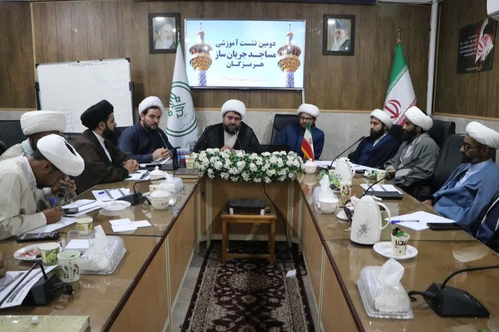 تقویت نقش محوری مساجد در تحول فرهنگی و جامعه سازی تقویت نقش محوری مساجد در تحول فرهنگی و جامعه سازی