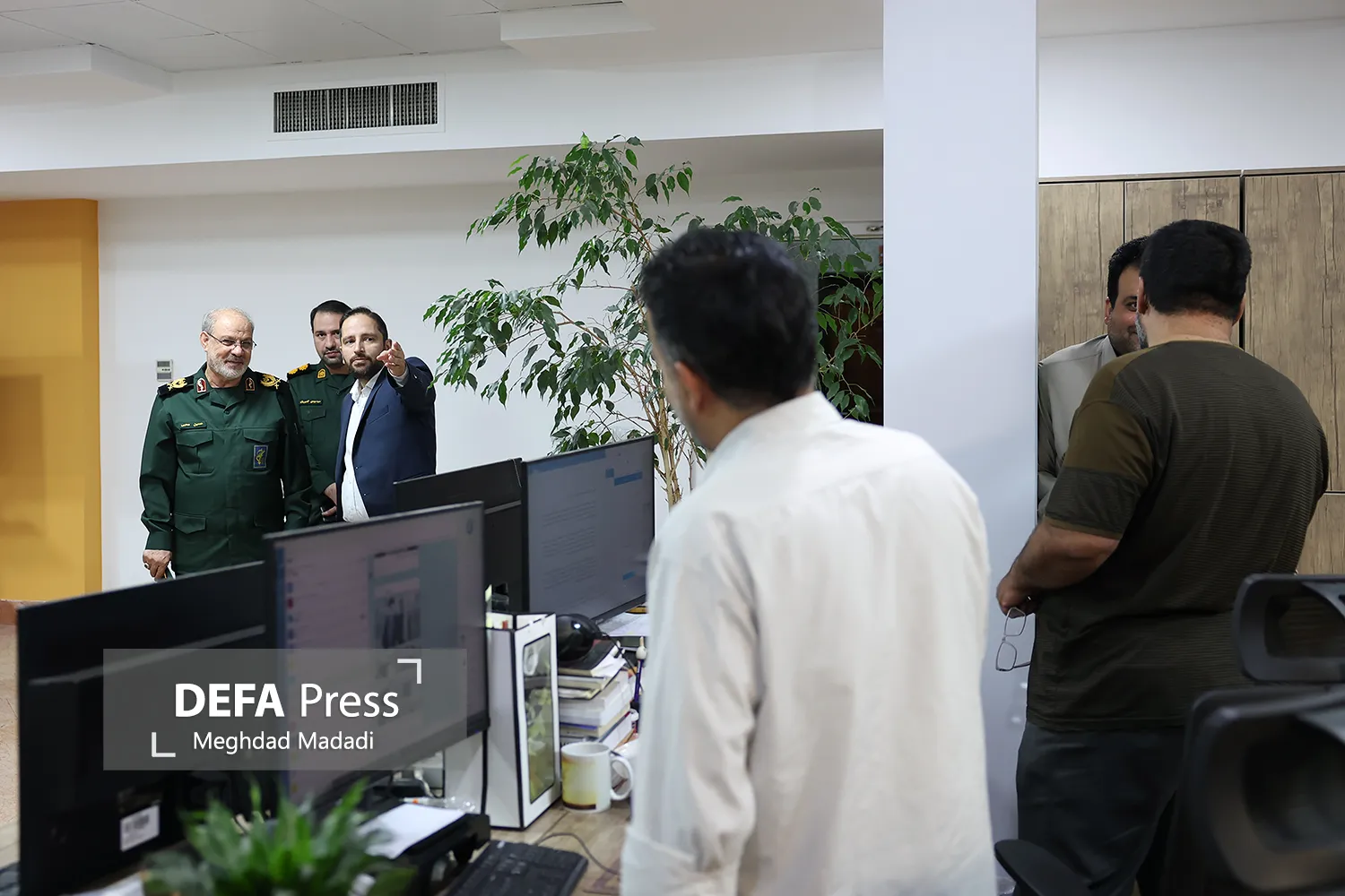 بازدید سردار محبی از خبرگزاری دفاع مقدس