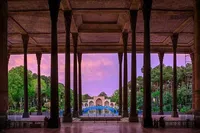 نجات تزیینات چهل‌ستون اصفهان پس از آسیب جنگ رمضان