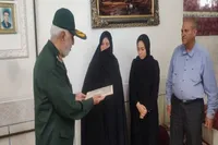 تصاویر/ دیدار مدیرکل حفظ آثار دفاع مقدس فارس از دو خانواده شهید ناو جماران در شهرستان خرامه