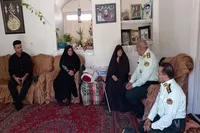 فرمانده انتظامی کرمان با خانواده شهیدان «قربانی‌زاده» در کوه باداموئیه دیدار کرد