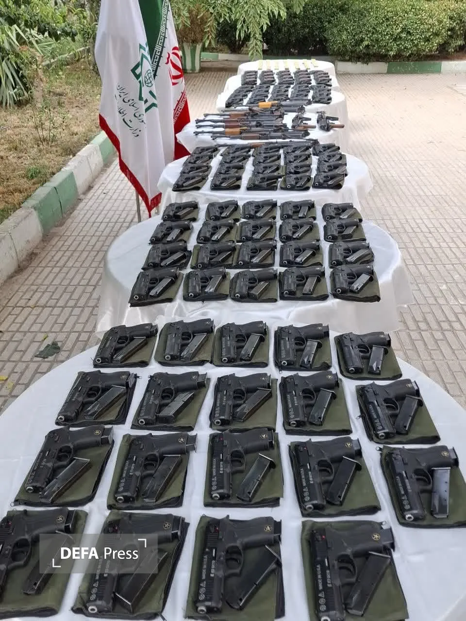 بازداشت ۲ عضو تیم قاچاق سلاح جنگی و ضبط ۱۰۹ قبضه سلاح