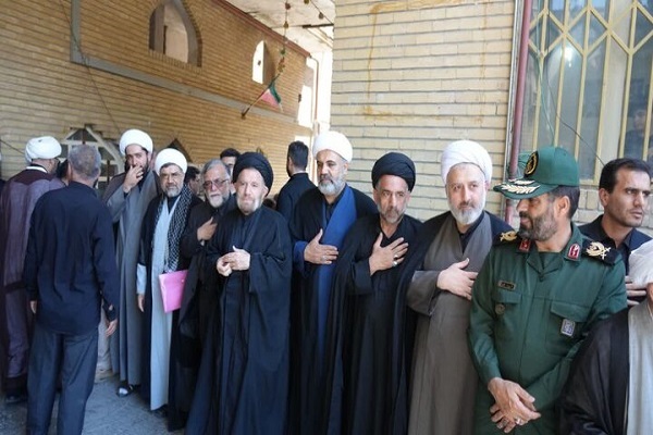آیین وداع با آقای شهید ایران در حوزه علمیه کمالیه خرم‌آباد برگزار شد