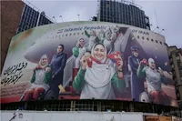 «دختران ایران سربلندان جهان» در دیوارنگاره میدان ولیعصر(عج)