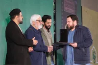 تجلیل خانواده سپهبد رشید از «بهروز افخمی»/ جایزه ویژه «خنجر یمنی» به خالق «اخوان الصدق» رسید