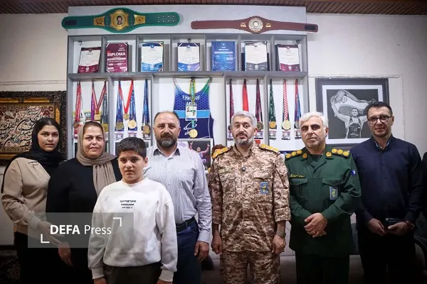 ادای احترام مسئولان سپاه کربلا و هیئت کشتی بسیج به مادران قهرمانان جهان در آمل