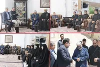 مسئولان با خانواده شهدای جنگ تحمیلی در زرند دیدار کرد