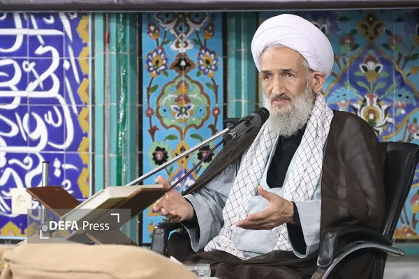 ملت ایران با ایستادگی در مقابل آمریکا درس بزرگی به دنیا داد