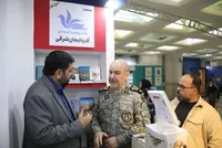 بازدید امیر سهرابی از غرفه بنیاد حفظ آثار و نشر ارزش‌های دفاع مقدس و مقاومت در نمایشگاه کتاب