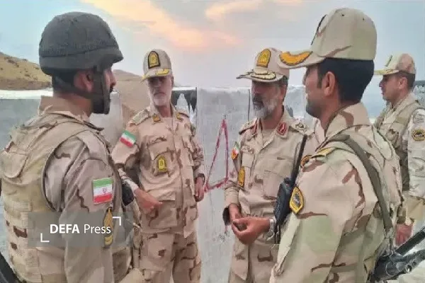 جانشین مرزبانی فرماندهی انتظامی جمهوری اسلامی ایران، امروز شنبه با حضور در نوار مرز هنگ مرزی بانه، از یگانهای مستقر در این منطقه بازدید کرد جانشین مرزبانی فرماندهی انتظامی جمهوری اسلامی ایران، امروز شنبه با حضور در نوار مرز هنگ مرزی بانه، از یگانهای مستقر در این منطقه بازدید کرد