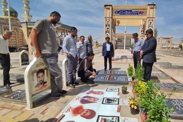 کارکنان شهرداری کرمان با شهدا تجدید پیمان کردند+تصاویر