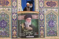 پرچم انقلاب هرگز بر زمین نمی‌ماند