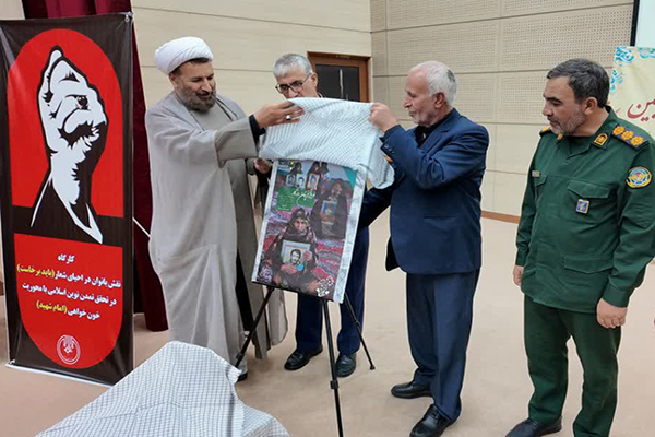 کتاب دفاع مقدس «مردآفرینان روزگار» در اردبیل رونمایی شد