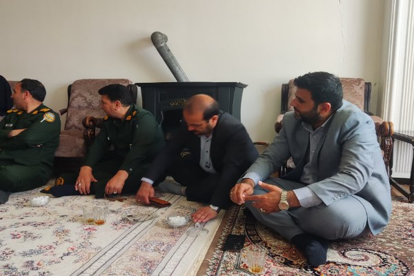دیدار مسئولان خراسان‌شمالی با خانواده پرستار جهادی جنگ رمضان+ تصاویر