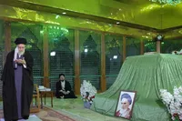 حضور رهبر معظم انقلاب اسلامی در حرم مطهر حضرت امام خمینی (ره)