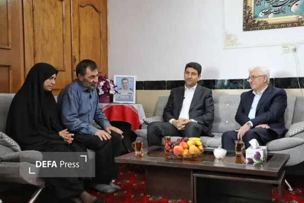 دیدار با خانواده شهید مایوان