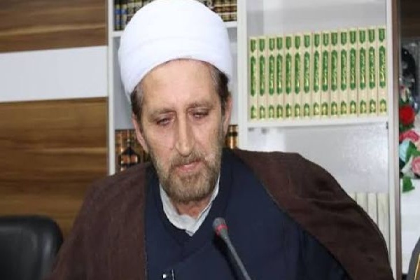امام جمعه اهل سنت قروه: تبیین ولایت و حفظ وحدت وظیفه امروز علماست