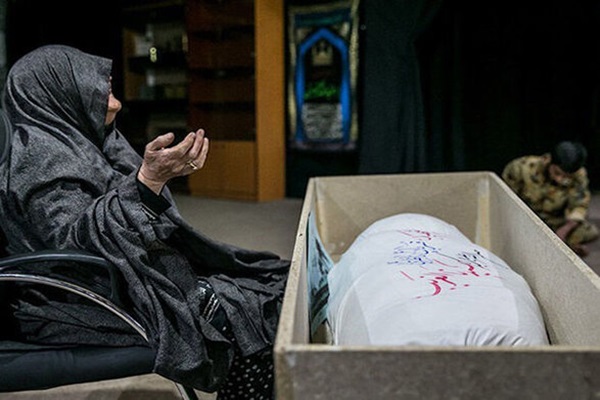 مادر شهید والامقام «اکبر حیدری حسین‌آبادی»،دعوت حق را لبیک گفت