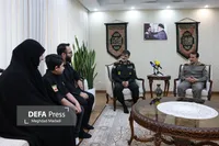 سردار رادان با خانواده شهید دریابان تنگسیری دیدار کرد