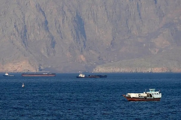 2 Oil and Gas Ships Pass Through Iran's Designated Route in the Strait of Hormuz