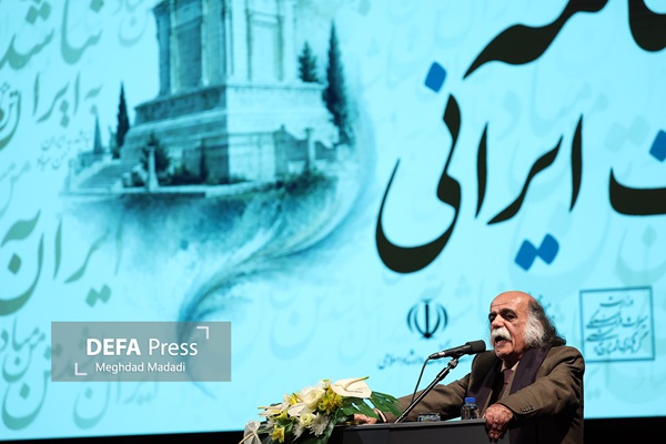 صالحی: شاهنامه حافظ اسطورههای ایرانی است/ ملت دارای حافظه تاریخی در برابر تند باد حوادث از پای درنمیآید صالحی: شاهنامه حافظ اسطورههای ایرانی است/ ملت دارای حافظه تاریخی در برابر تند باد حوادث از پای درنمیآید