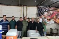 نوجوانان پایگاه بسیج شهدای کوی سازمانی تیپ ۱۱۶ در موکب نیروهای مسلح قزوین به استقبال زائران رهبر شهید آمدند