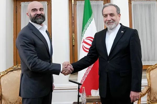 دیدار عراقچی با رئیس اتحادیه میهنی کردستان عراق