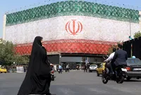 نقد کردن مقاومت ۴۰ روزه در مذاکره با دشمن شکست‌خورده