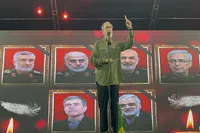 عزیزی: اراده‌های قوی مانع براندازی در ایران شد