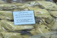 پخت نان شیری بانوان کرمانی برای تجلیل از روحیه رزمندگان