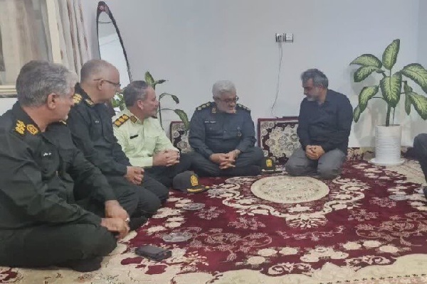شهدا با ایثار جان خود امنیت و آرامش را برای جامعه به ارمغان آوردند شهدا با ایثار جان خود امنیت و آرامش را برای جامعه به ارمغان آوردند