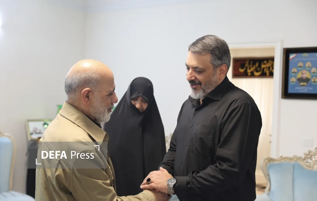 دیدار سرلشکر عبداللهی با خانواده سردار شهید خادمی دیدار سرلشکر عبداللهی با خانواده سردار شهید خادمی