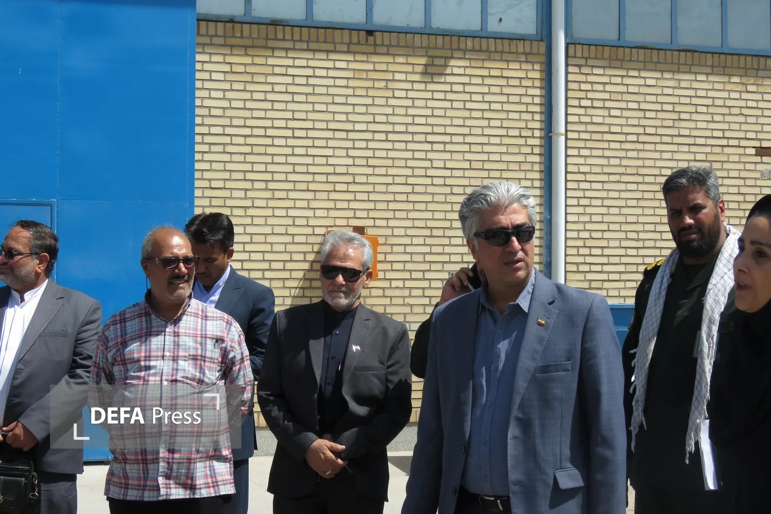 بازدید سرهنگ پاسدار «ابوطالب جوان» مدیرکل اداره حفظ آثار و نشر ارزش های دفاع مقدس و مقاومت خراسان رضوی از شرکت «صنایع شیشه سها زرین جام» واقع در شهرک صنعتی کاویان به همراه «وحید تعقیبی» مدیرعامل شهرک صنعتی و جمعی از پیشکسوتان دفاع مقدس