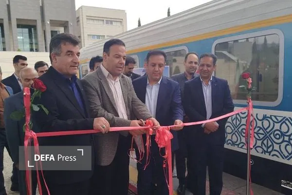 قطار ۵ ستاره شیراز ـ مشهد افتتاح شد