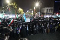تصاویر/ مردم ولایتمدار ارومیه در هوای بارانی بار دیگر اتحاد و بیعت خود را با انقلاب و رهبر جوان اعلام کردند