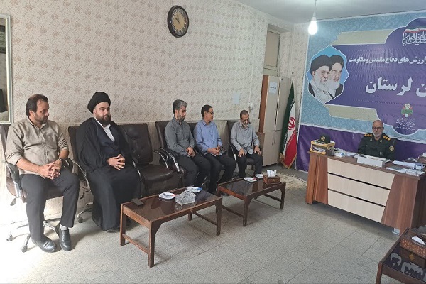 تجلیل از سربازان همزمان با هفته دفاع مقدس در اداره‌کل حفظ آثار دفاع مقدس و مقاومت لرستان