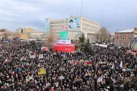 فیلم/ حضور گسترده مردم آذربایجان غربی در راهپیمایی ۲۲ بهمن؛ نمایش وحدت ملی زیر باران