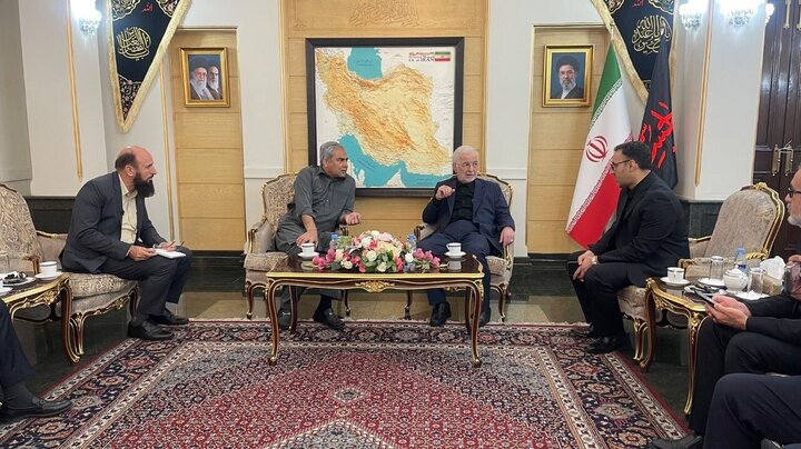 وصول وزير الداخلية الباكستاني إلى طهران واستقباله من قبل مؤمني وصول وزير الداخلية الباكستاني إلى طهران واستقباله من قبل مؤمني