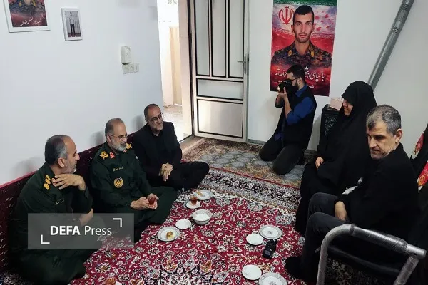 دیدار فرمانده سپاه کربلا به خانواده شهید «مقدسی»