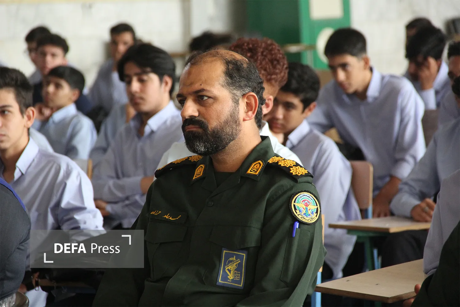 تصاویر/طنین «زنگ مهر و مقاومت» با حضور سرهنگ حرزاده در هنرستان شهید چمران یزد