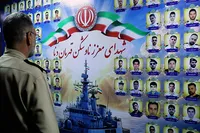 فیلم/ نمایشگاه شهدای ناوشکن دنا؛ روایت قاب‌هایی از شجاعت دریادلان نداجا