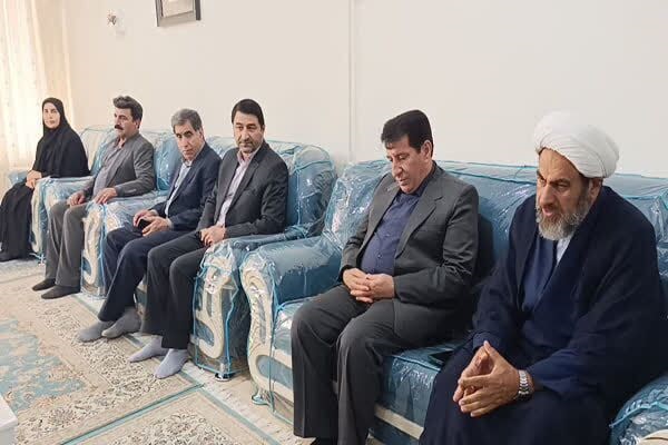 دیدار مسئولان کوهدشت با خانواده شهید فیروز اخویان دیدار مسئولان کوهدشت با خانواده شهید فیروز اخویان