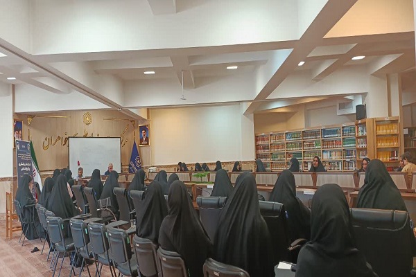 سرهنگ حبیب زاده: حوزه‌های علمیه باید پرچم‌دار روایتگری صحیح باشند