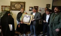 استاندار لرستان با خانواده شهید «یار مرادی» در دلفان دیدار کرد
