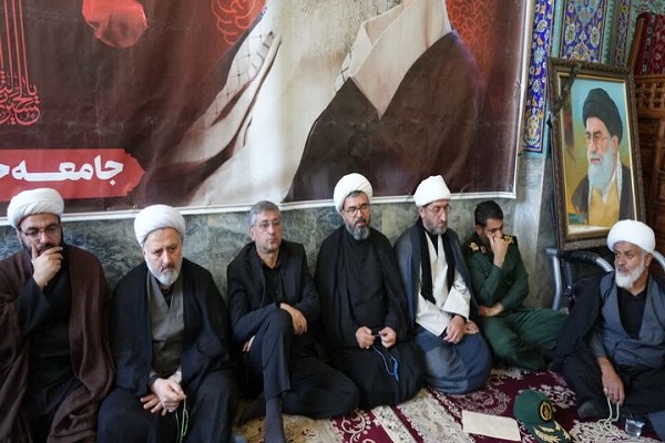 آیین وداع با آقای شهید ایران در حوزه علمیه کمالیه خرم‌آباد برگزار شد